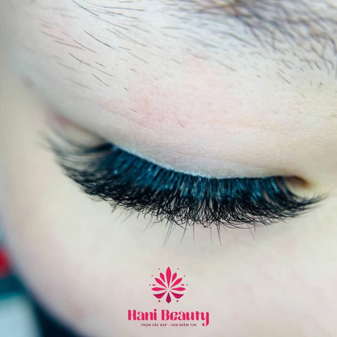 Học nối mi căn bản nối mi layer giúp tạo hiệu ứng nhiều tầng, mi bền đẹp, tự nhiên và cuốn hút.