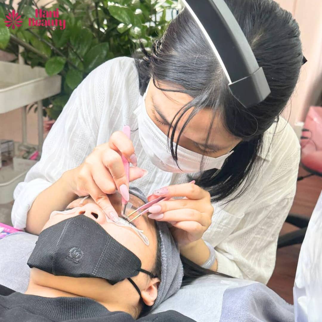 Khóa học nối mi căn bản nối mi layer mở rộng cơ hội nghề nghiệp, thu nhập 15–30 triệu đồng mỗi tháng.