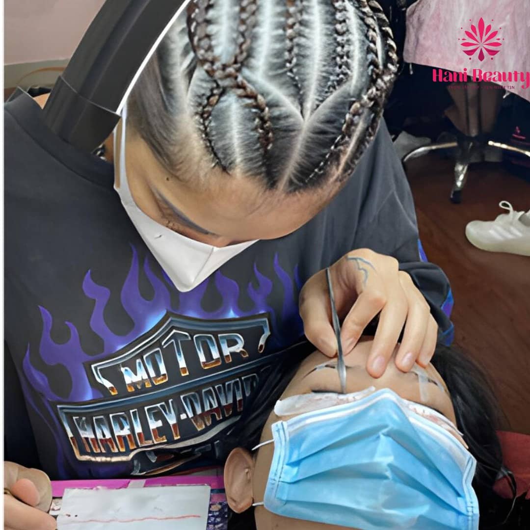 Khóa học nối mi chi phí trọn gói giúp tiết kiệm chi phí và mở ra cơ hội nghề nghiệp rộng.