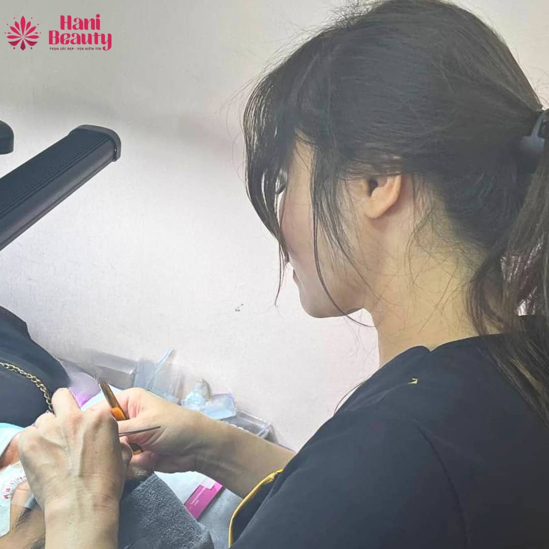 Xu hướng nối mi layer: kỹ thuật hot tại spa, giúp thợ nâng cao tay nghề và tự tin khởi nghiệp.