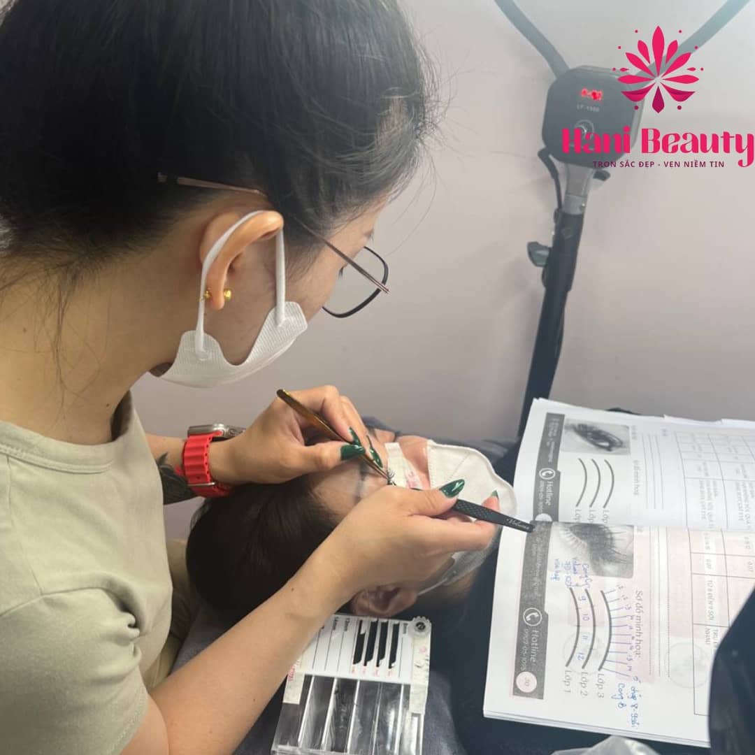 Học thử nối mi miễn phí giúp học viên đánh giá tay nghề, môi trường đào tạo và tự tin quyết định trước khi đăng ký khóa chính.