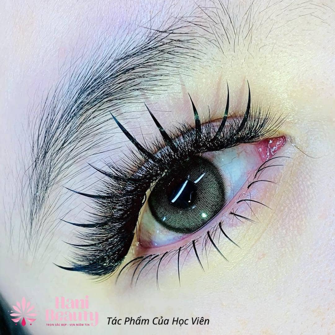 Học viên Hani Beauty: lớp học rộng rãi, giảng viên tận tâm, giáo trình thực hành từ cơ bản đến nâng cao, dễ áp dụng.