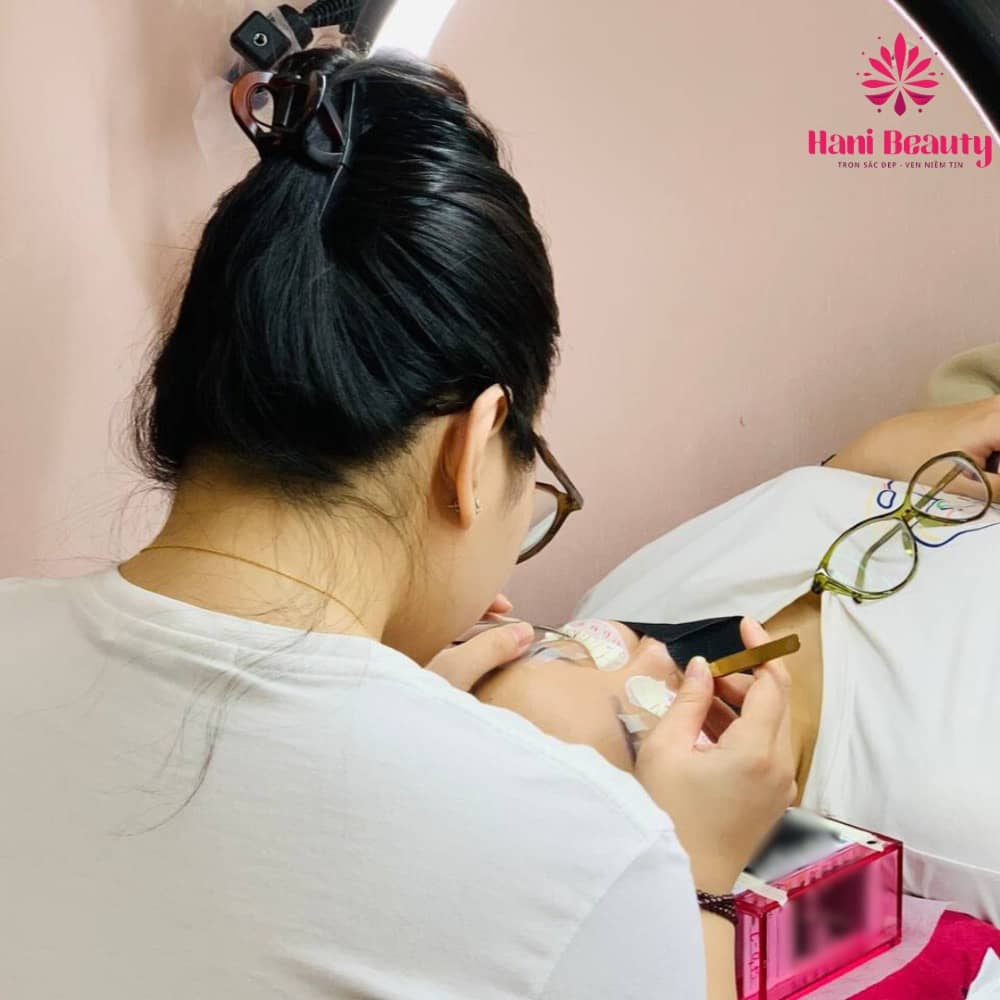 Khóa học nối mi tại Hani Beauty: có chứng chỉ, cơ hội nghề nghiệp rõ ràng, dễ xin việc hoặc mở dịch vụ riêng.