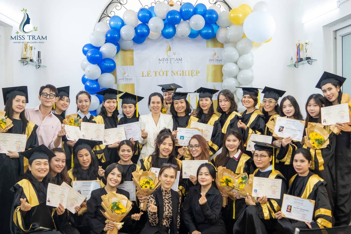 Miss Tram Academy dạy học nối mi chuyên nghiệp tại TP.HCM với giáo trình bài bản, giảng viên kinh nghiệm và hỗ trợ sau khóa học.