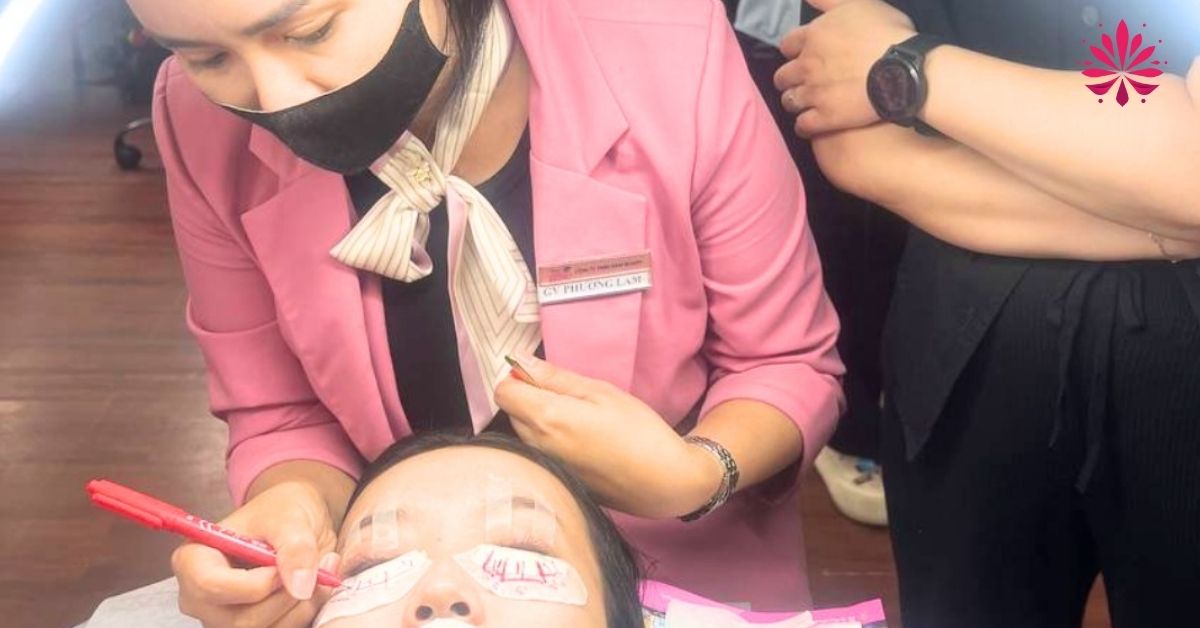 Dạy nối mi gói ưu đãi tại Hani Academy chỉ với 7 triệu đồng