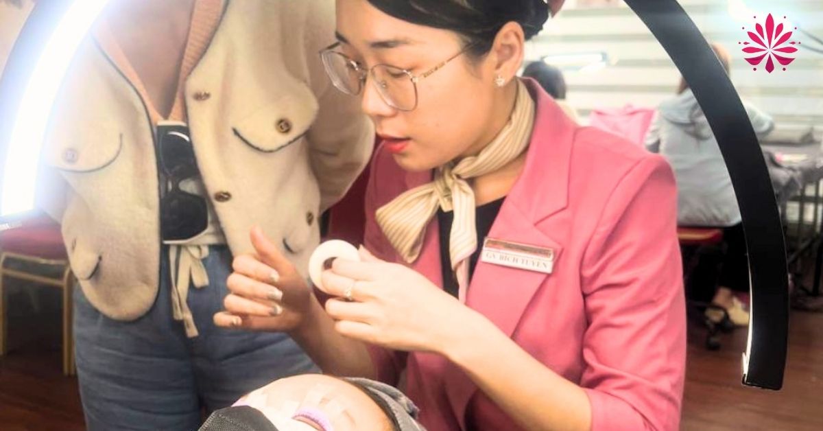 Khuyến mãi đăng ký khóa học tặng vàng tại trung tâm diễn ra từ 17 đến 22/10/2025