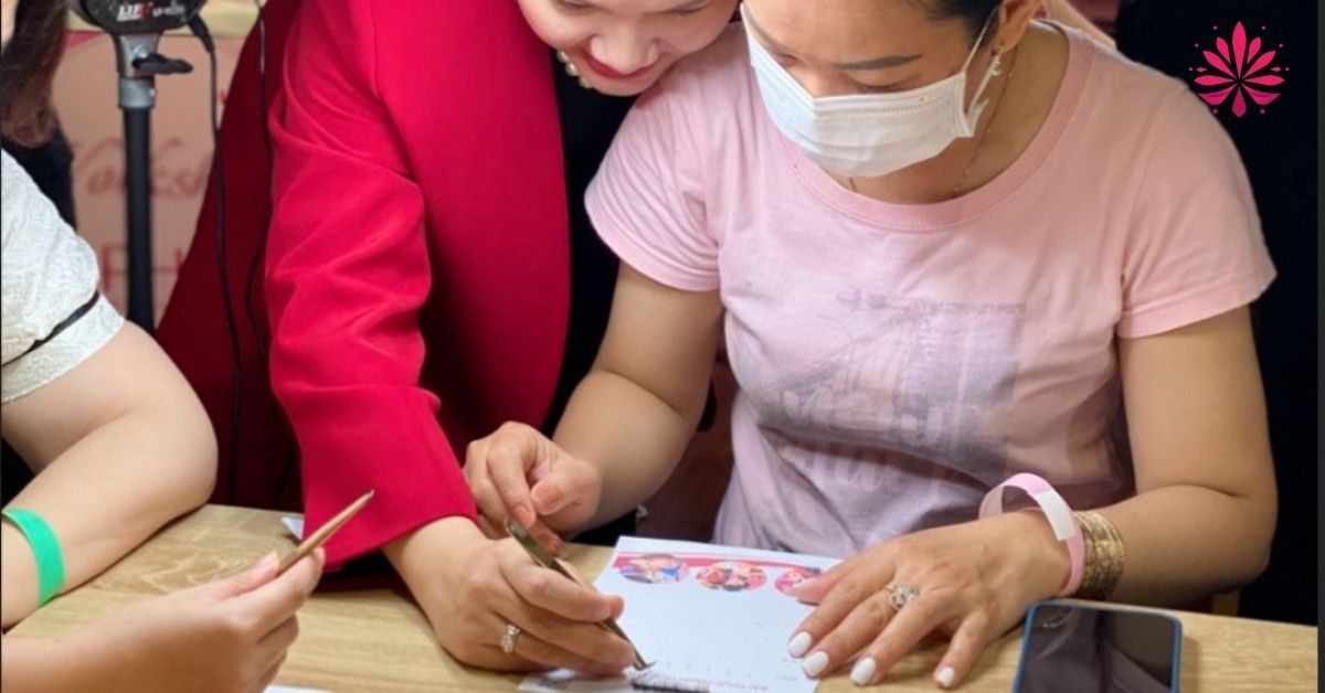 Nếu nhíp không còn độ bám anh chị em nên thay ngay để học nối mi nâng cao học nhóm hiệu quả