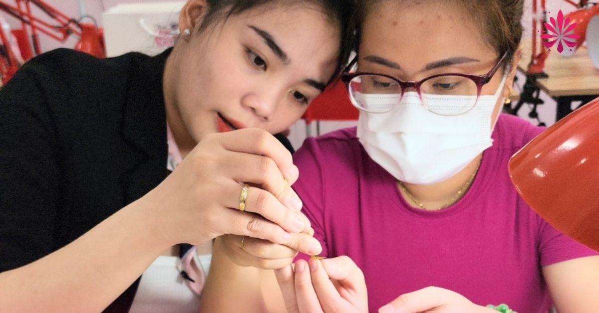 Lớp học kỹ thuật nối mi chuyên sâu tại trung tâm khai giảng đều đặn vào thứ Hai, thứ Năm hàng tuần