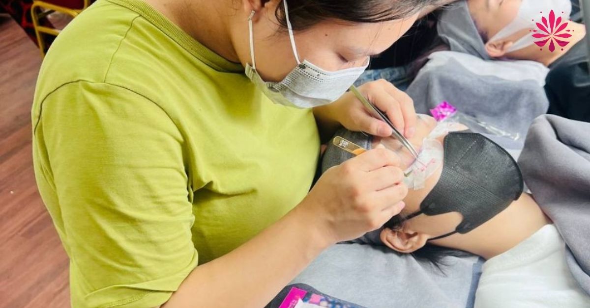 Học nghề Mi anh chị được tặng ngay bộ dụng cụ cơ bản